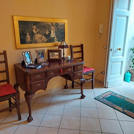 Casa Di Corte In Centro Storico Caserta Bagian luar foto